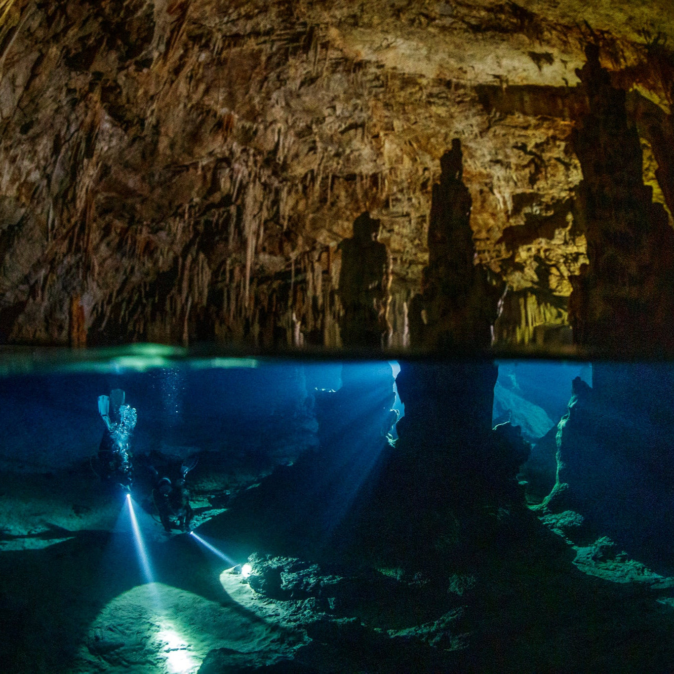 ELEPHANT CAVE - Sukellusretki (Haniasta)